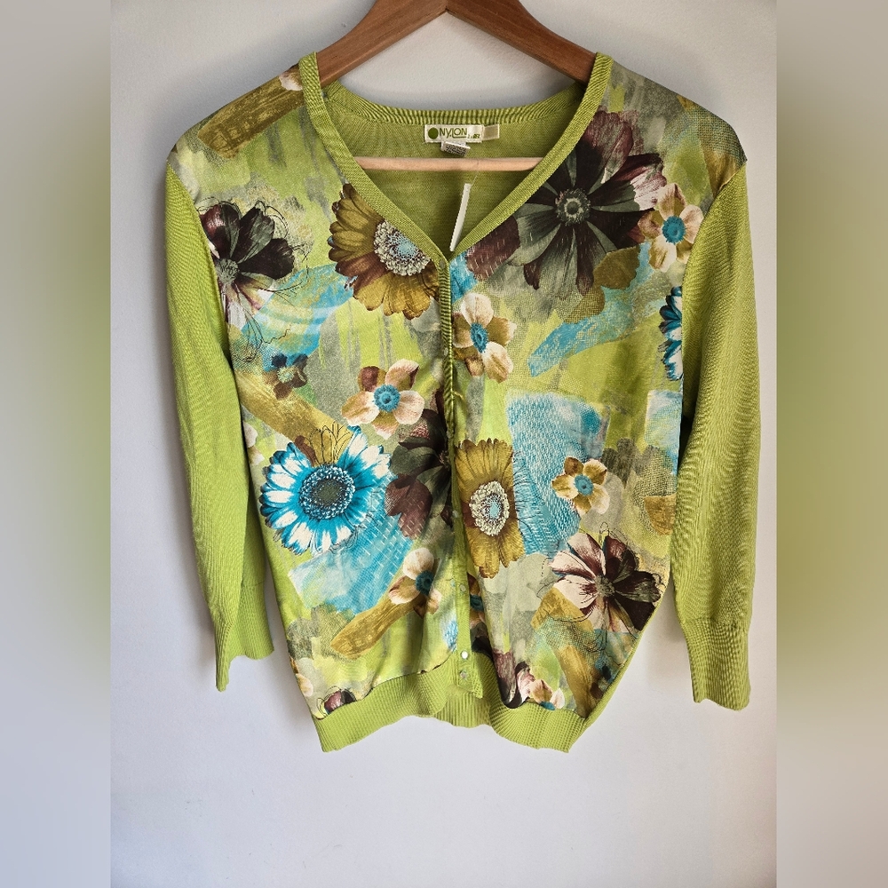 New NYLON By DEX Floral Green Sweater